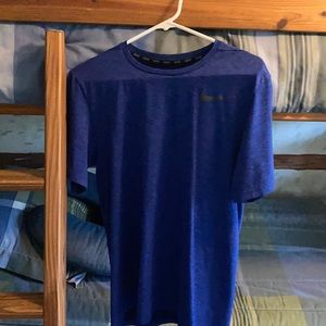 NIKE DRI-FIT T SHIRT. Size Small Men's. Blue.